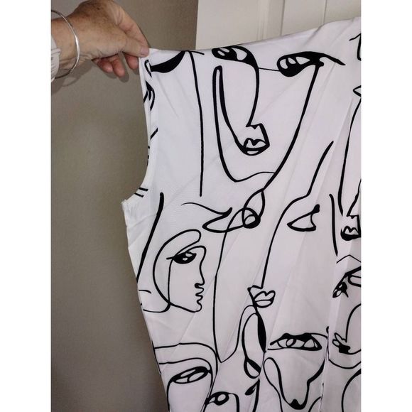 Abstract Face Print Women's Top - Picture 6 of 14